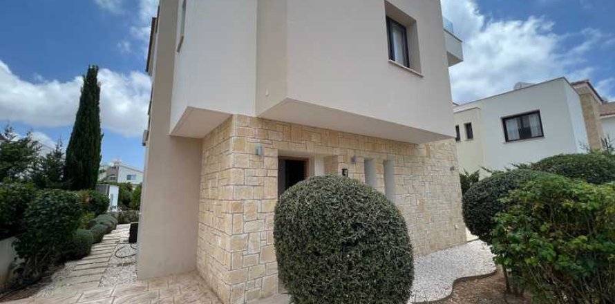 3 bedrooms Villa in Chloraka, Cyprus No. 52613