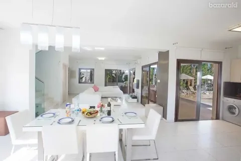 4 bedrooms House in Ayia Napa, Cyprus No. 29434 11