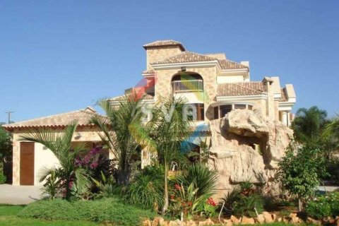 6 bedrooms Villa in Limassol, Cyprus No. 62653 5