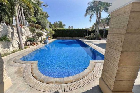 3 bedrooms Villa in Agios Tychonas, Cyprus No. 62654 8