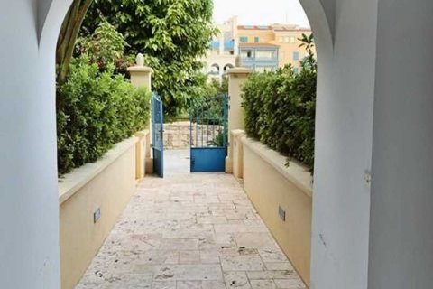 2 dormitorios Apartment en Limassol, Cyprus No. 74524 9