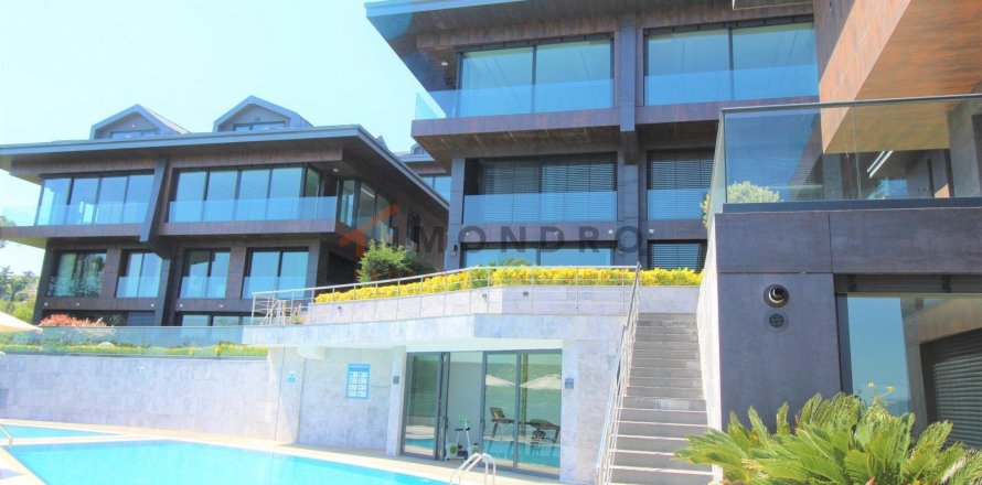 4+1 Apartment in Sariyer, Turkey No. 17726