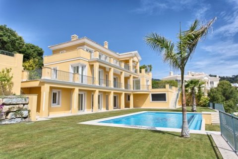 5 bedrooms House in Benahavis, Spain No. 25451 2