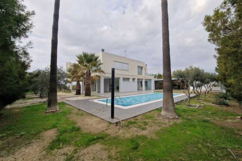 5 bedrooms Villa in Latsia, Cyprus No. 65491 3