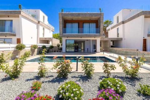 4 bedrooms Villa in Chloraka, Cyprus No. 65490 1