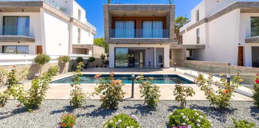 4 bedrooms Villa in Chloraka, Cyprus No. 65490