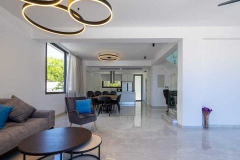 4 bedrooms Villa in Chloraka, Cyprus No. 65490 5