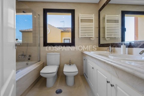 3 bedrooms Villa in Estepona, Spain No. 25671 26