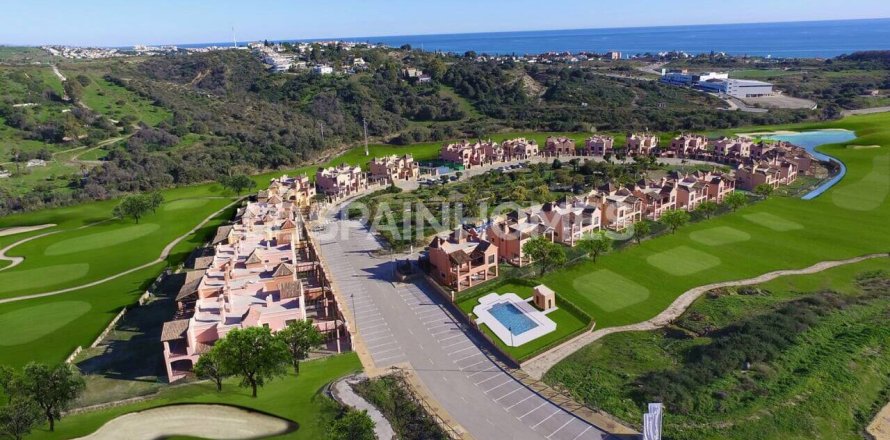 3 bedrooms Villa in Estepona, Spain No. 25671