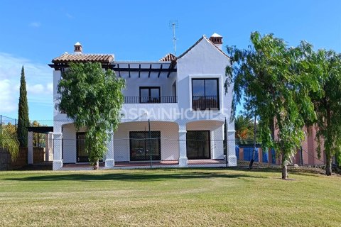 3 bedrooms Villa in Estepona, Spain No. 25671 1