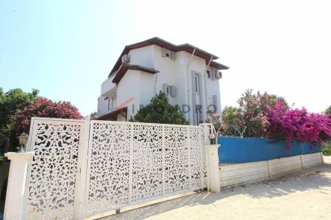 5+1 Villa en Kadriye, Turkey No. 17748 24