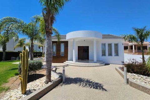 4 bedrooms House in Chloraka, Cyprus No. 77163 5