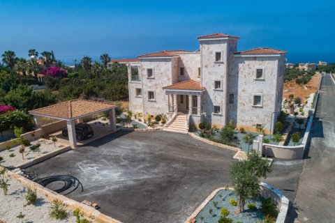 7 bedrooms Villa in Paphos, Cyprus No. 37752 3