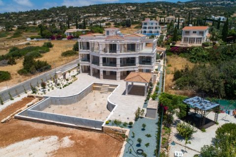 7 bedrooms Villa in Paphos, Cyprus No. 37752 1