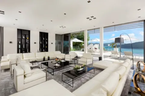 6 bedrooms Villa in Phuket, Thailand No. 3183 2