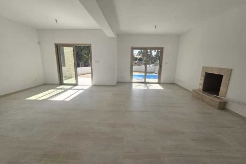 3 bedrooms Villa in Paphos, Cyprus No. 30779 3