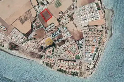 7025m² Land in Pervolia, Cyprus No. 36426 1