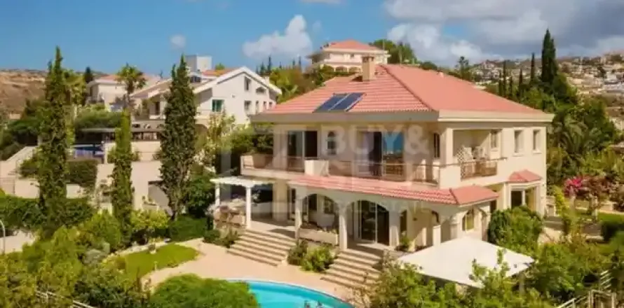 5 bedrooms Villa in Agios Tychonas, Cyprus No. 29369