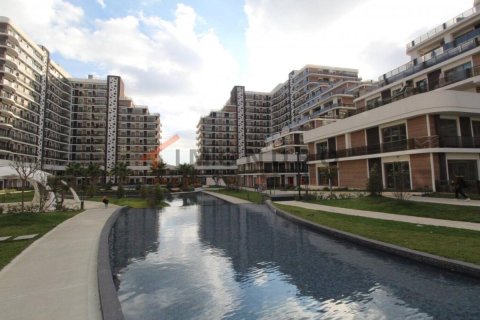 2+1 Apartment in Beylikduezue, Turkey No. 17396 7