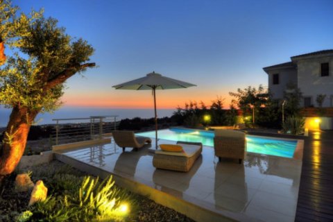 4 bedrooms Villa in Pegeia, Cyprus No. 53329 1