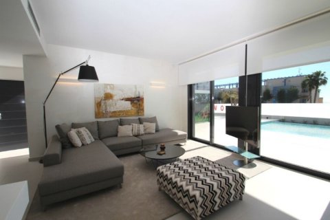 197.00m² Villa en La Zenia, Spain No. 25107 2