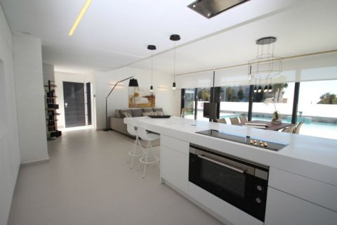 197.00m² Villa en La Zenia, Spain No. 25107 23