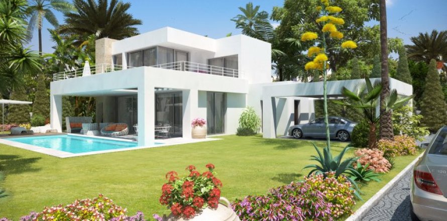 4 bedrooms House in Estepona, Spain No. 25471