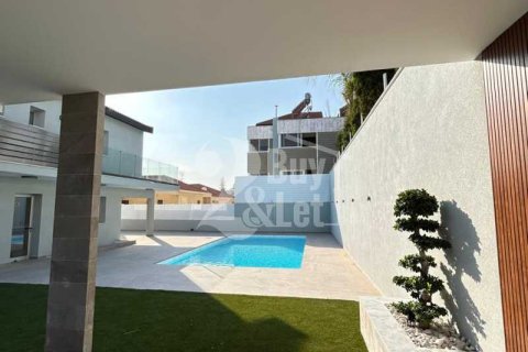 5 bedrooms Villa in Agios Athanasios, Cyprus No. 71641 15