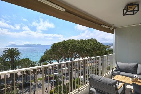 2 dormitorios Apartment en Cannes, France No. 75923 3