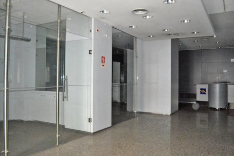 255m² Commercial property en Athens, Greece No. 49588 7