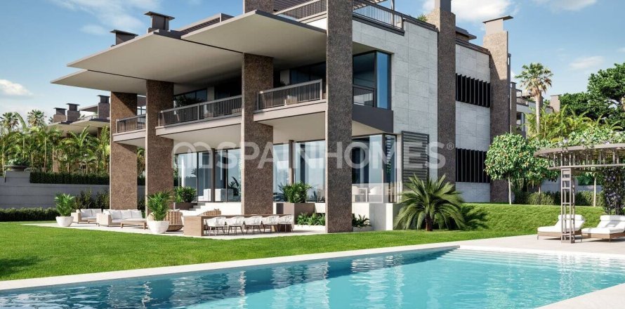 6 bedrooms Villa in Marbella, Spain No. 25690