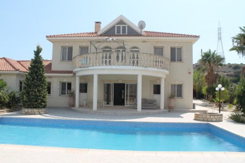 5 bedrooms Villa in Limassol, Cyprus No. 50438 4