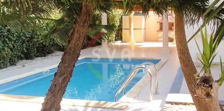 5 bedrooms Villa in Limassol, Cyprus No. 39799