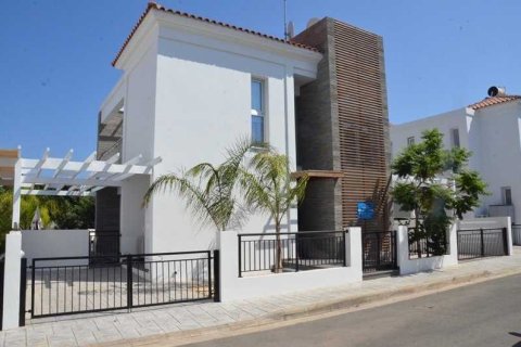 3 bedrooms House in Pernera, Cyprus No. 31188 1