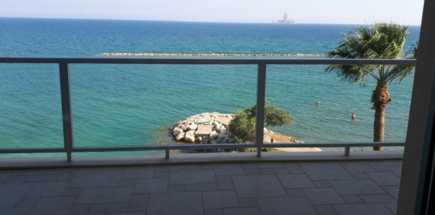 2 dormitorios Apartment en Limassol, Cyprus No. 50043