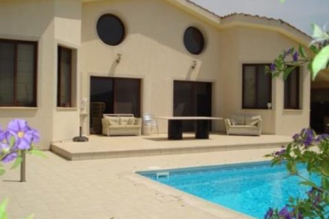 4 bedrooms Villa in Limassol, Cyprus No. 50040 6