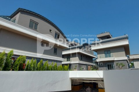 6 rooms Villa in Konyaalti, Turkey No. 21067 1