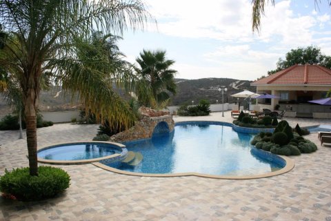 5 bedrooms Villa in Kato Drys, Cyprus No. 37063 1