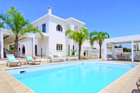 6 bedrooms Villa in Paralimni, Cyprus No. 37008 1