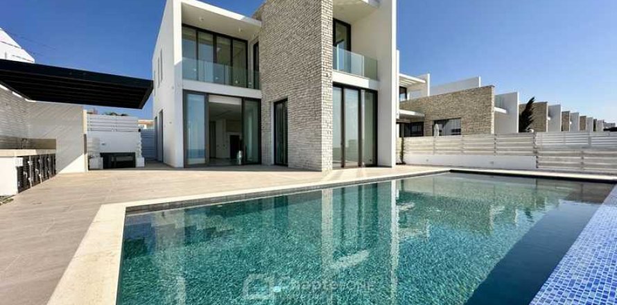 3 bedrooms Villa in Pegeia, Cyprus No. 70995