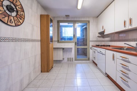 2 dormitorios Apartment en Madrid, Spain No. 26209 6