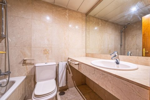 2 dormitorios Apartment en Madrid, Spain No. 26209 9