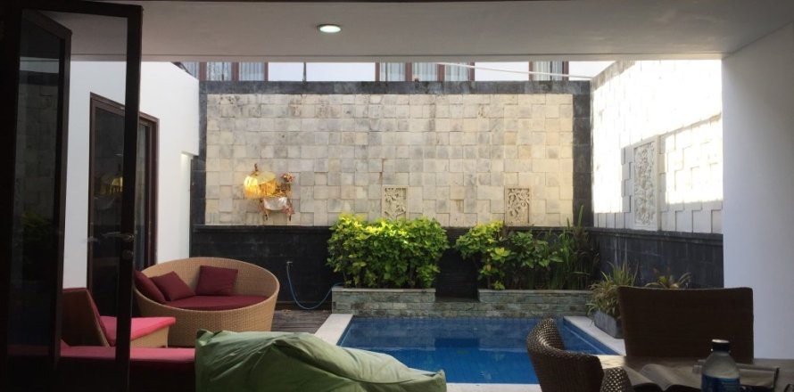 4 bedrooms Villa in Kuta, Indonesia No. 22676