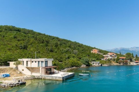 4 dormitorios House en Tivat, Montenegro No. 66775 1