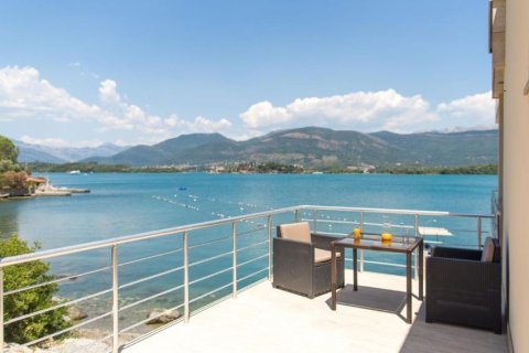 4 dormitorios House en Tivat, Montenegro No. 66775 30