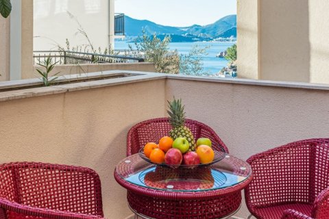 2 dormitorios Apartment en Budva, Montenegro No. 66779 3