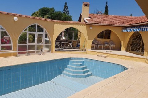 4 bedrooms Villa in Episkopi, Cyprus No. 36794 12