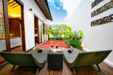 6 bedrooms Villa in Legian, Indonesia No. 22666 4