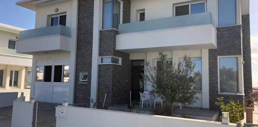 4 bedrooms Villa in Paralimni, Cyprus No. 76187