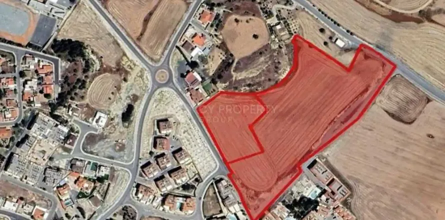 34043m² Land in Tersefanou, Cyprus No. 36208